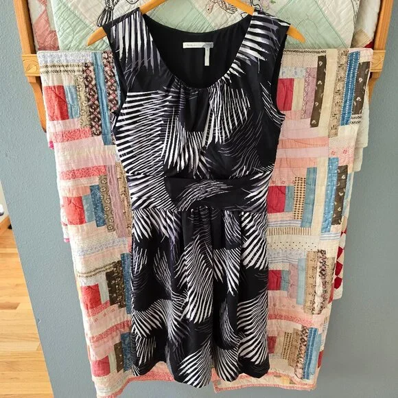 Classiques Entier Silk Black and White Palm Frond Sleeveless Midi Dress Women's - Picture 2 of 7